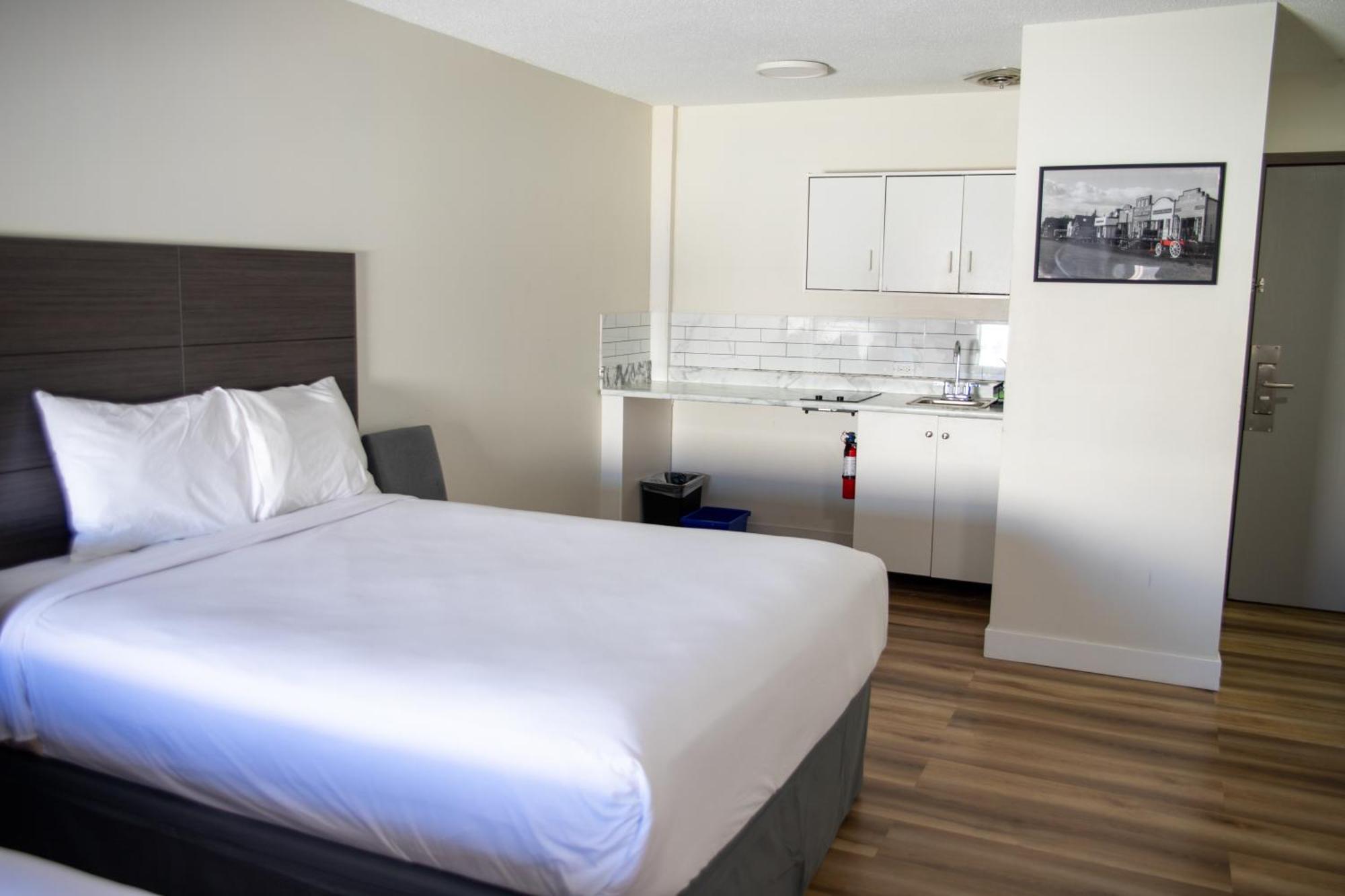 Ramada By Wyndham Dawson Creek Ξενοδοχείο Εξωτερικό φωτογραφία